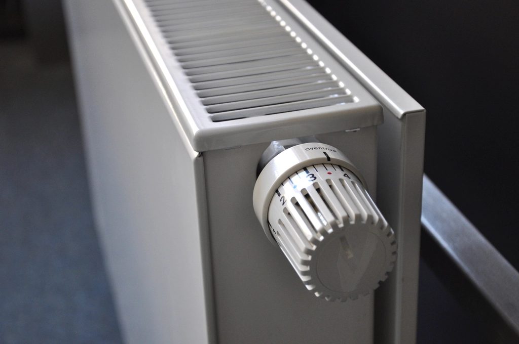 A home heating system with a thermostatic valve