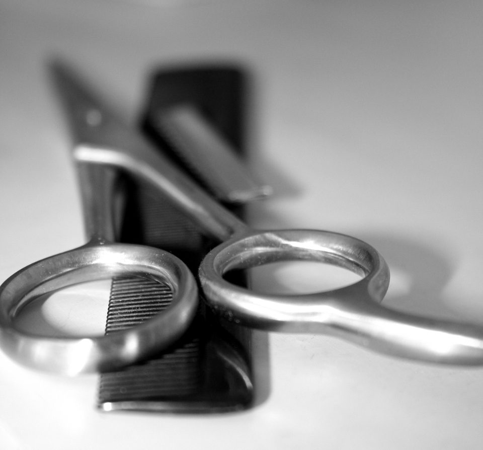Hairdressing scissors